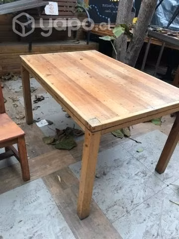 Sillas y mesas de madera - Imagen 4