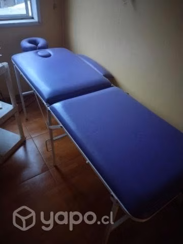 Camilla y máquina de masajes reductivos