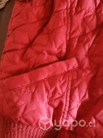 Parka acolchada marca Wados, gorro desmontable.