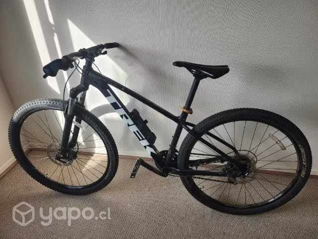 Bicicleta Trek rin 27.5 Marlin 5 negra