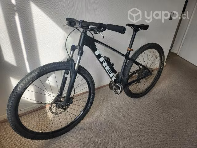 Bicicleta Trek rin 27.5 Marlin 5 negra