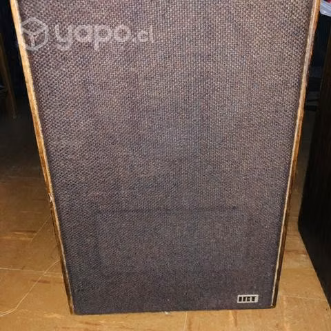 Equipo radio/cassette hecho en Chile por IRT