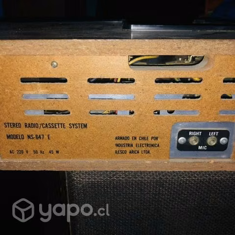 Equipo radio/cassette hecho en Chile por IRT