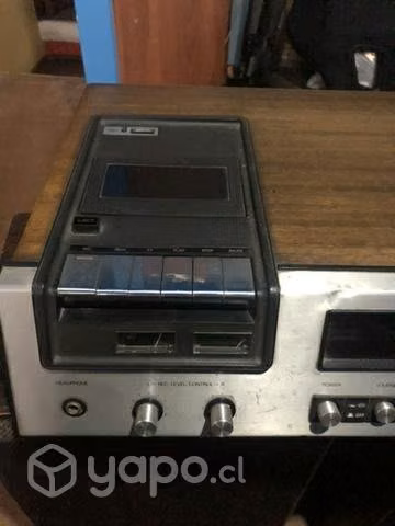 Equipo radio/cassette hecho en Chile por IRT