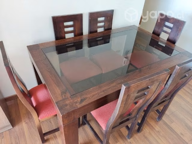Comedor de madera con 6 sillas
