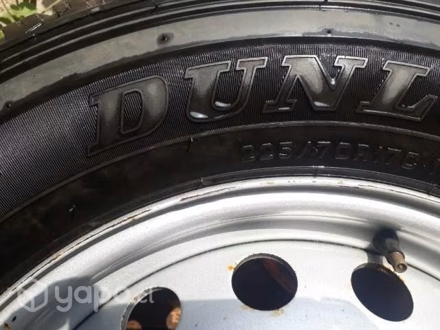 Llanta completa de camioneta Toyota