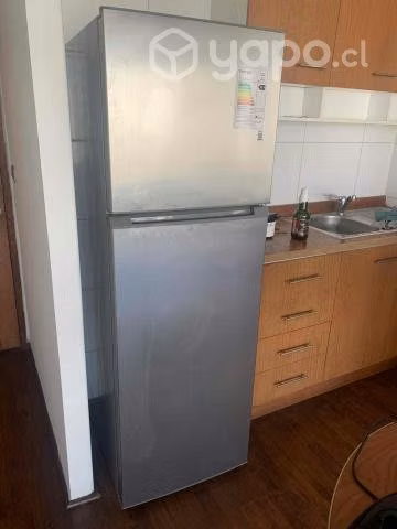 Refrigerador No Frost marca Midea, 252 lt