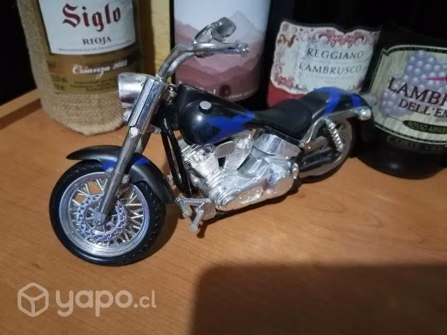 Clasica motocicleta 22 cm. de largo