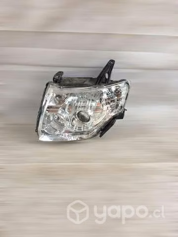 Foco optico LH Mitsubishi Montero 2008 2018