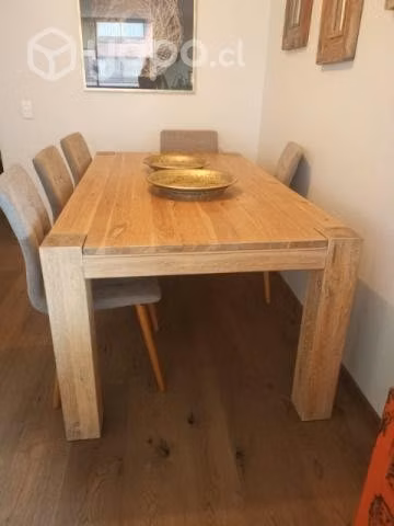 Mesa comedor de madera clara