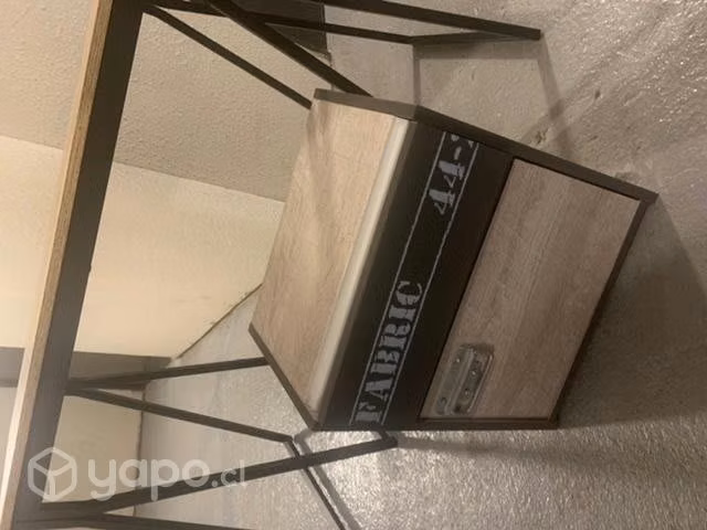 Escritorio y mesa pequeña - Imagen 3