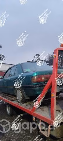 Foco trasero izquierdo mazda 323 año 1997