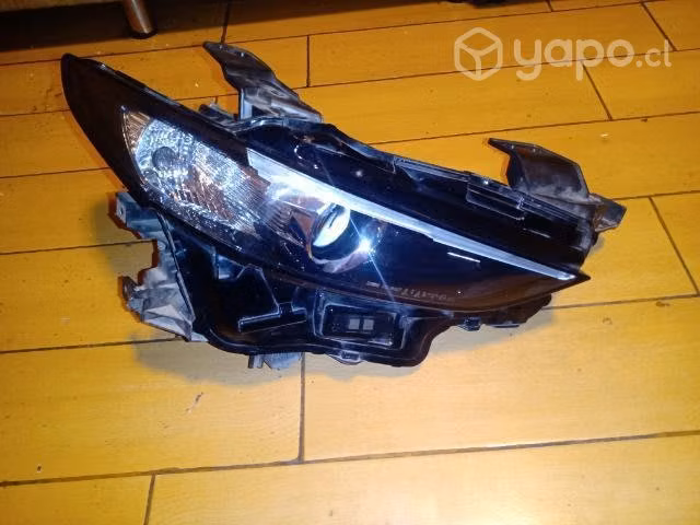 Mazda 3 2022 optico derecho a led sin detalles