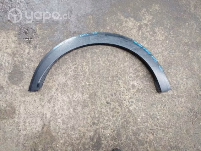 Moldura trasera derecha nissan kicks original