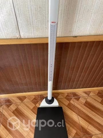 Balanza Mecánica Con Tallímetro Seca700