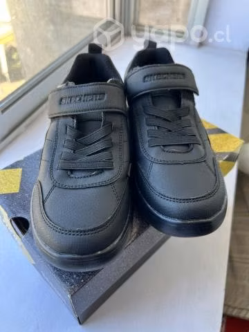 Zapato negro escolar