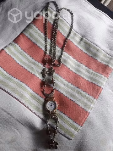 Bello reloj de collar geneva casio
