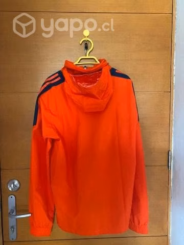 ropa original de la Universidad de Chile - Imagen 2