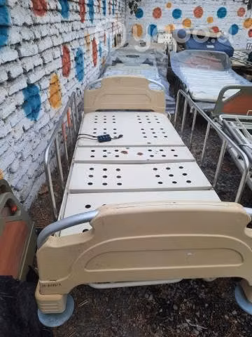 Cama clínica eléctrica