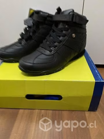 Zapatilla para colegio