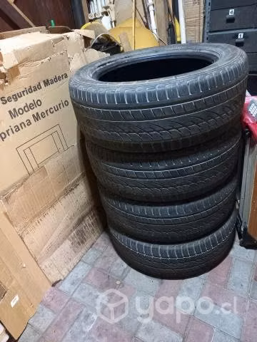 Tres (3) neumáticos Continental Cross 256/50 R 20