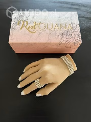 Mano de práctica manicure red iguana original