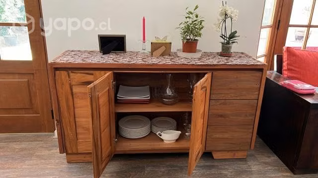Mueble tipo buffet en roble