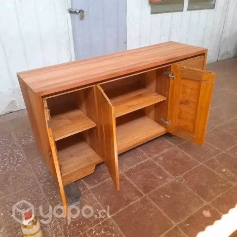 Mueble tipo buffet en roble