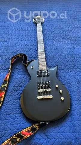 Guitarra eléctrica LTD con amplificador Marshall