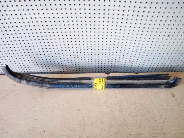Moldura lame vidrio trasera derecha Ford Ranger Ta