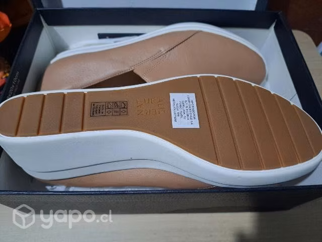 Zapatos y botines nuevos