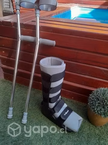 Bota y muletas