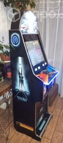 Espectacular maquina de juegos arcade retro. 2800