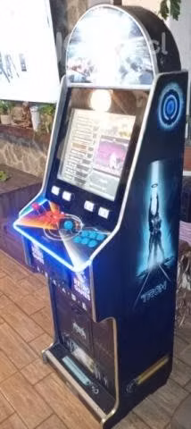 Espectacular maquina de juegos arcade retro. 2800