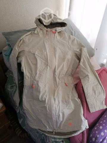 Chaqueta Impermeable marca Mountain Hardware