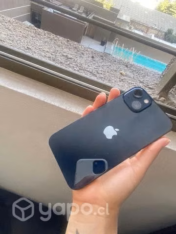 IPhone 13 negro sin detalles