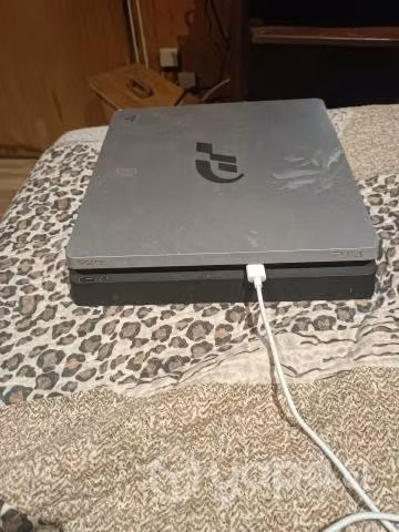 play station 4 con 3 juegos