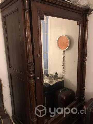 Ropero antiguo una hoja con espejo, para restaurar