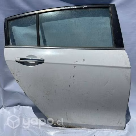 Puerta trasera derecha Geely Emgrand 2015