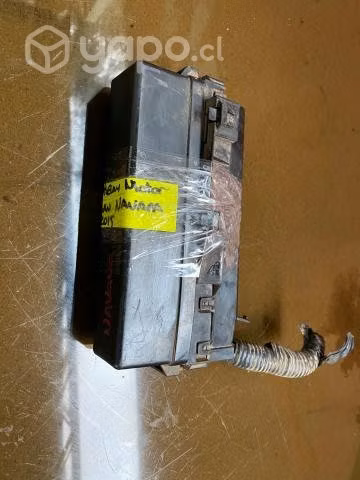 Caja relay motor Nissan Navara 2015