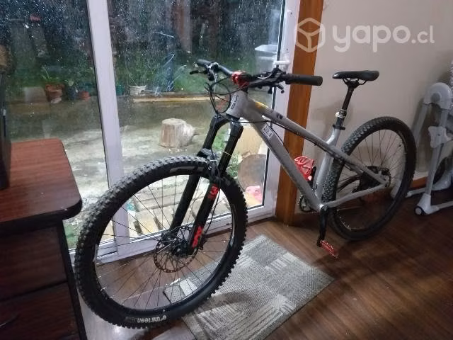 Bicicleta marco 715 horquilla fox 36