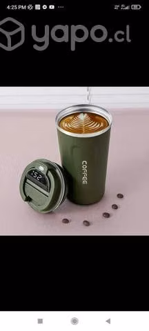 Taza mung de café con pantalla inteligente
