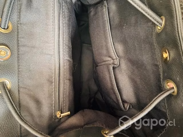 Mochila negra prácticamente nueva - Imagen 3