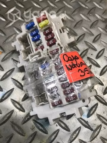 Caja fusible interior Nissan Navara 2015