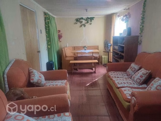 ¡Encantadora casa en Curicó con patio en L y más