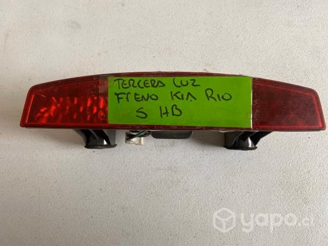 Tercera luz freno Kia Rio 5 HB 2010