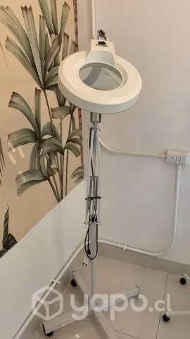 Lámpara Lupa con Pedestal Cosmetológica