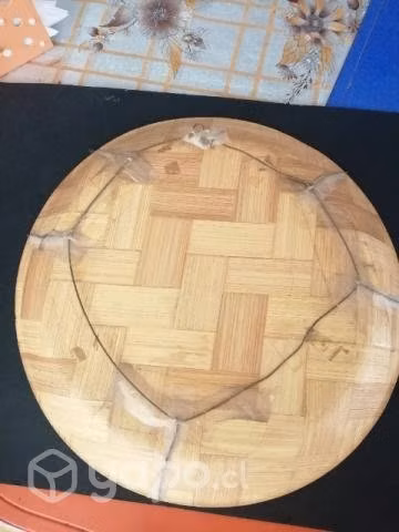 Plato antiguo de madera delgada