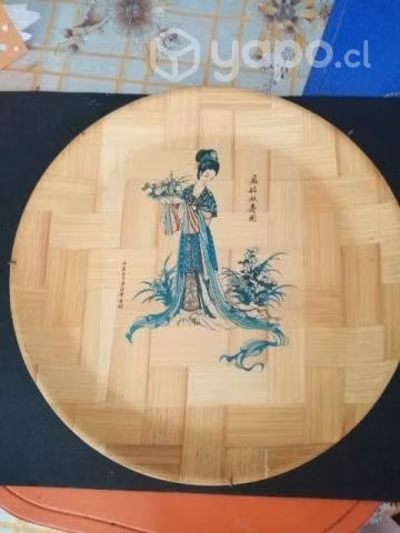 Plato antiguo de madera delgada