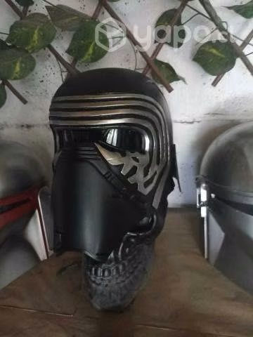 Casco Kylo Ren